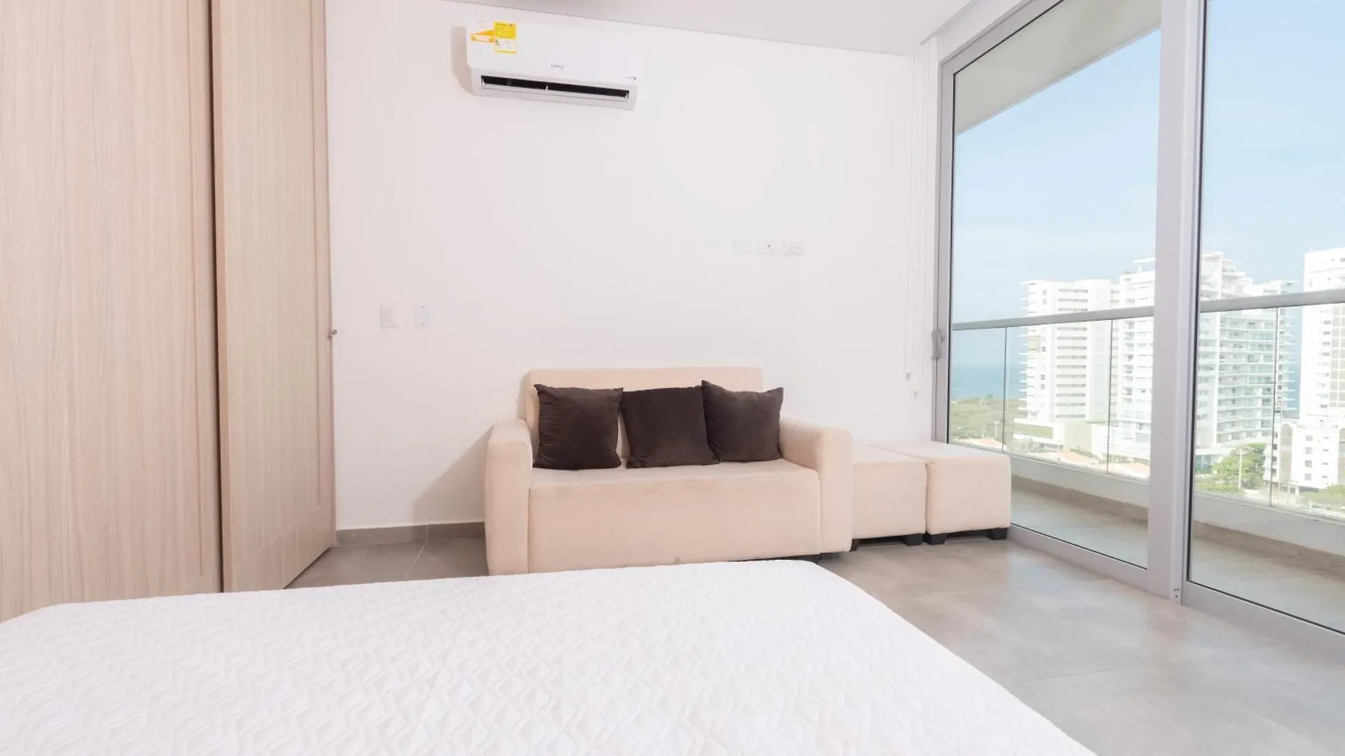 Apartment Beachside Bliss: Salguero Suites Gaira